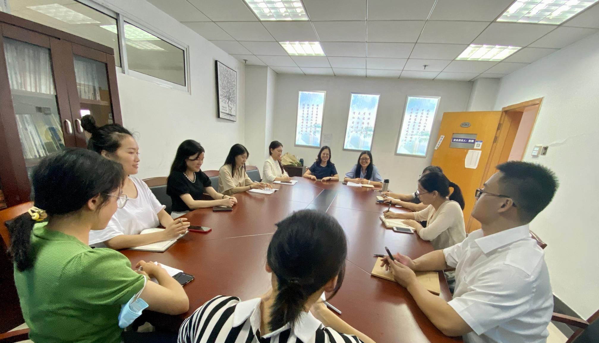 青年座谈会